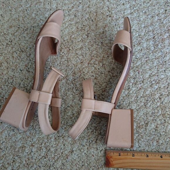 Alysi Beige/light peach color buckle Sandals size 38 - Picture 9 of 12